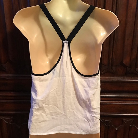 🌺 NWT FOREVER 21 EMBROIDERED RACERBACK TANK - Picture 4 of 6
